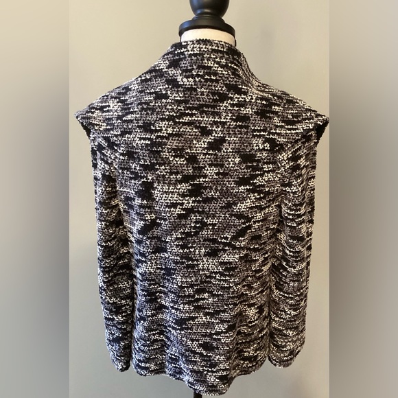 EUC St. John Boucle Knit Jacket Size 2 - Picture 4 of 4